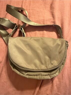 Lole Crossbody Bag Flap Magnetic Closure  Lolë